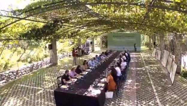 Bankat mbeshtesin 100 fshatrat. Ahmetaj: Rishikojme Fondin e Garancise. Korkuti: Financojme